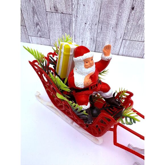 Vintage 1950s Tabletop Santa Reindeer Sleigh Plastic Christmas MCM - Picture 3 of 6